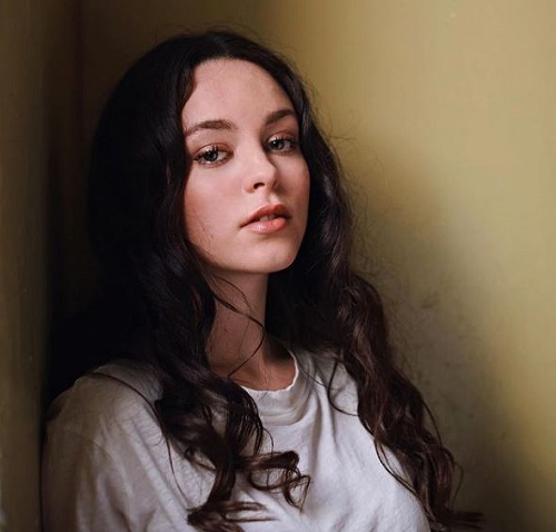 Tijan Marei made her acting debut with a TV series called Das Echo der Schuld in 2009