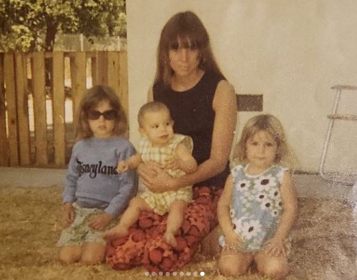 Wendy Barlow old image with her mother and siblings