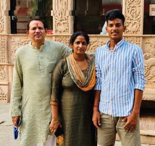 Yash Dhull with his parents Vijay Dhull and Neelam Dhull