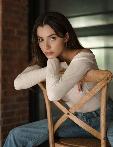 Amelia Thripura Henderson wiki