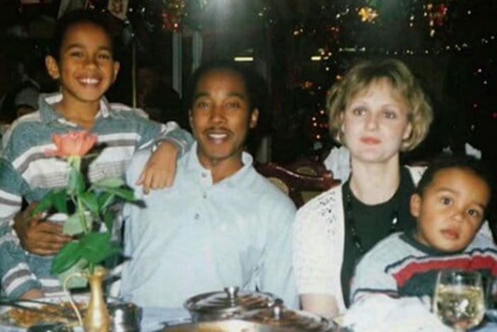 An old photo of Carmen's ex-husband Anthony Hamilton with Linda and two sons