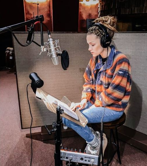 Betty is a singer