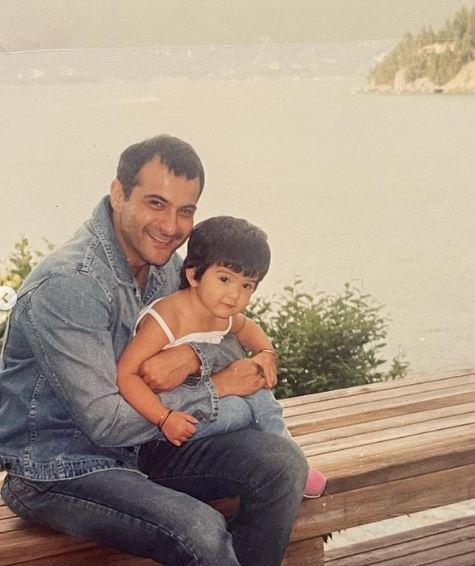 Childhood photo of Shanaya with her dad Sanjay Kapoor
