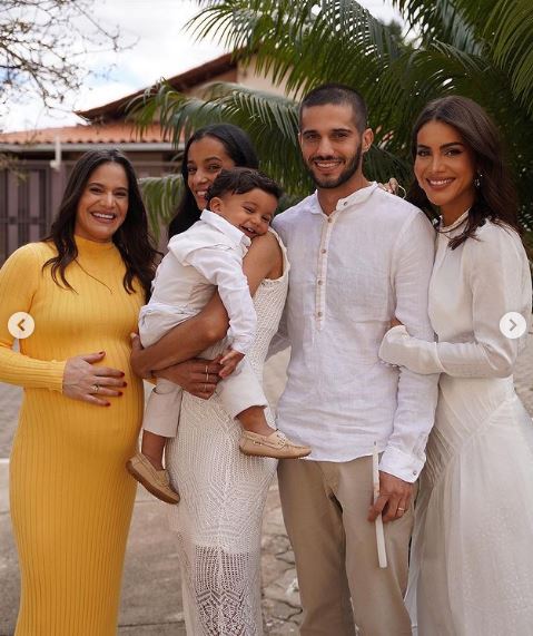 Coelho with her family