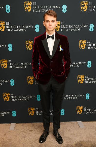 Conrad Khan height