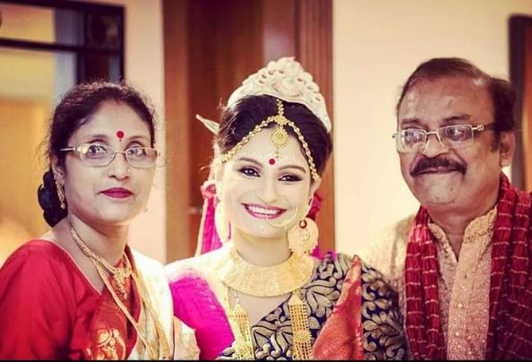 Dimpy Ganguli with her dad and mom