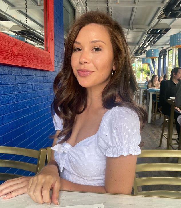 Gabby Windey attended O'Fallon Township High School
