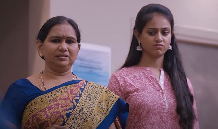 Gayathri playing role in web series