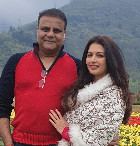 Himalaya with his wife Bhagyashree