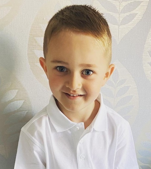 Jade Scott has a son named Oliver