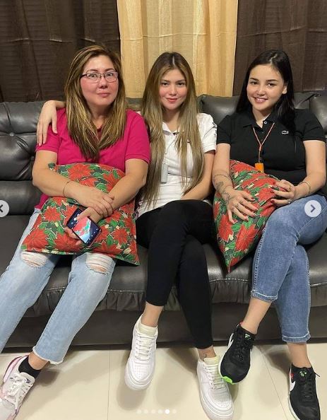 Jalandoni with her family