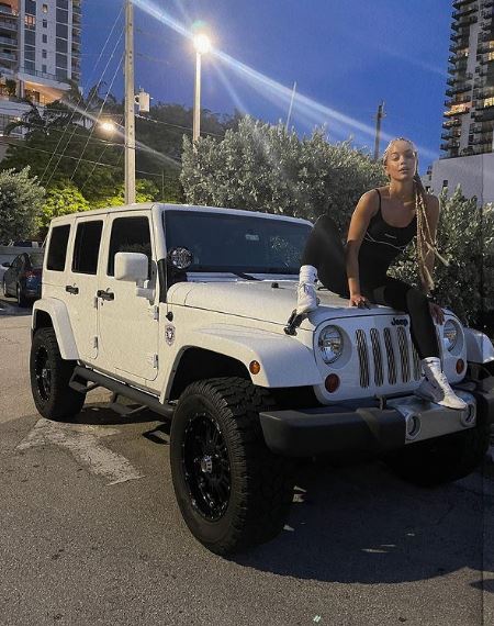 Jasmine Sanders loves Jeep