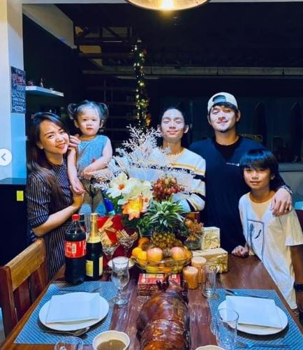 Jeremiah Ong with his father mother and brother