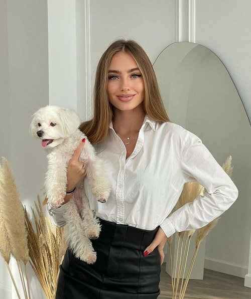 Julia Erokhina loves her pet dog