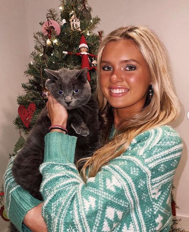 Kenedi Anderson with her pet