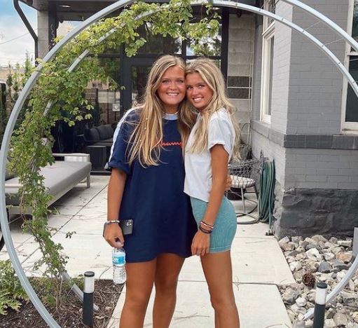 Kenedi Anderson with her sister Dakota Anderson