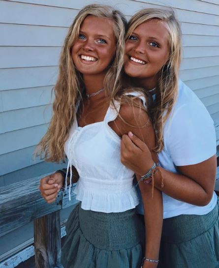Kenedi with her sister Dakota Anderson