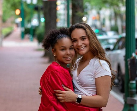 Konnor Mcclain with her elder sister