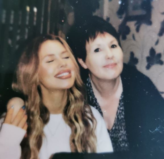 Liana Jade and her mom