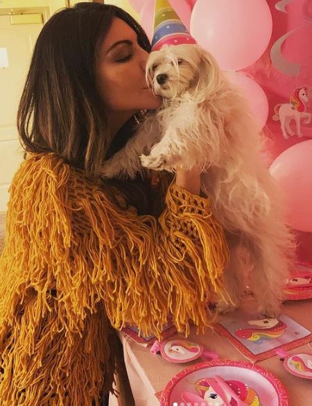 Liziane Gutierrez has a pet dog