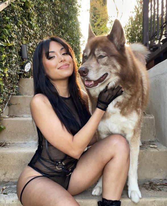 Maddy Belle has a pet dog