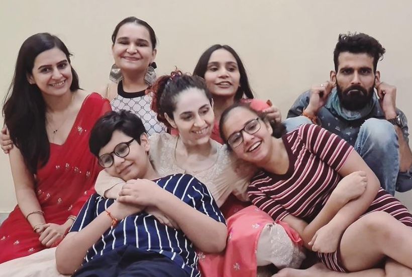 Manisha Malik and her siblings