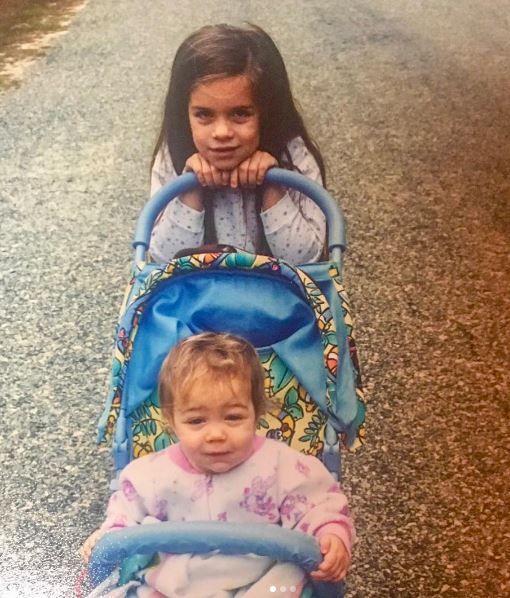 Maxwell's childhood photo with her sister Sophie
