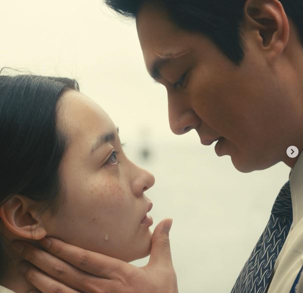 Minha Kim with her fellow actor Lee Min-Ho