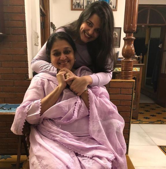 Sanah Kapur with her mother