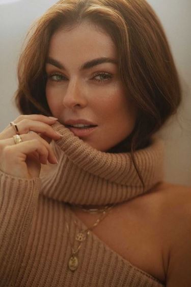 Serinda Swan facts