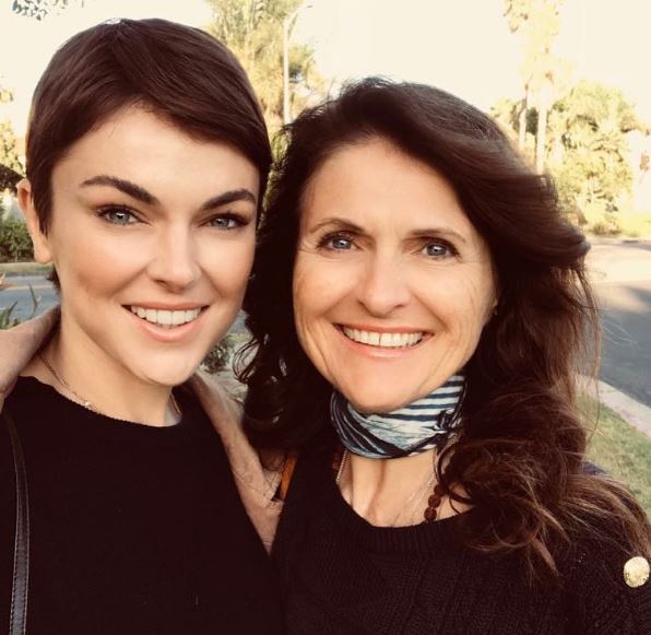 Serinda with her mother Alandra Napali Kai