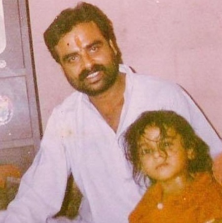 Shekhar Malhotra childhood picture with his father