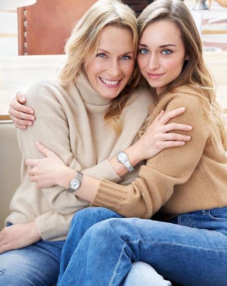 Smet with her mom Estelle Lefébure