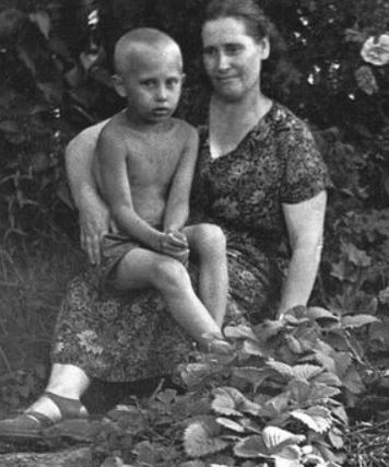 Spiridonovich Putin's wife Maria and son Vladimir Putin