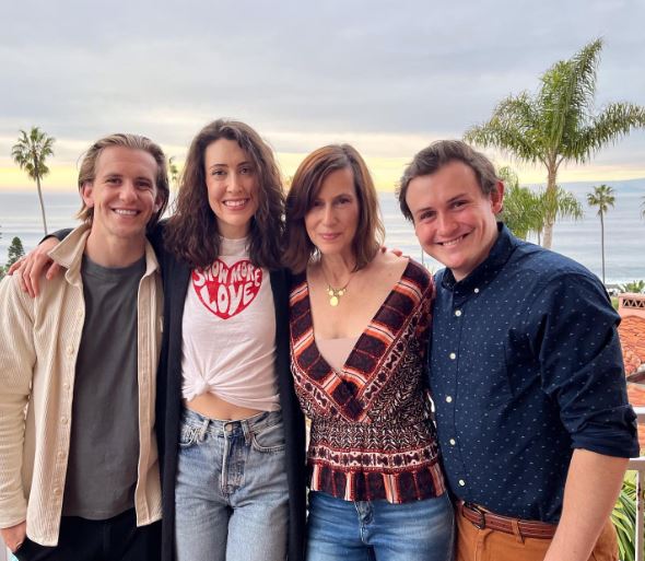 Sue with her kids