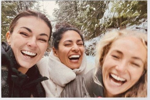 Swan and her friends