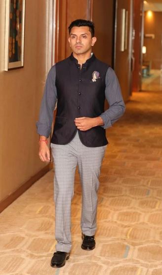 Tehseen Poonawalla height