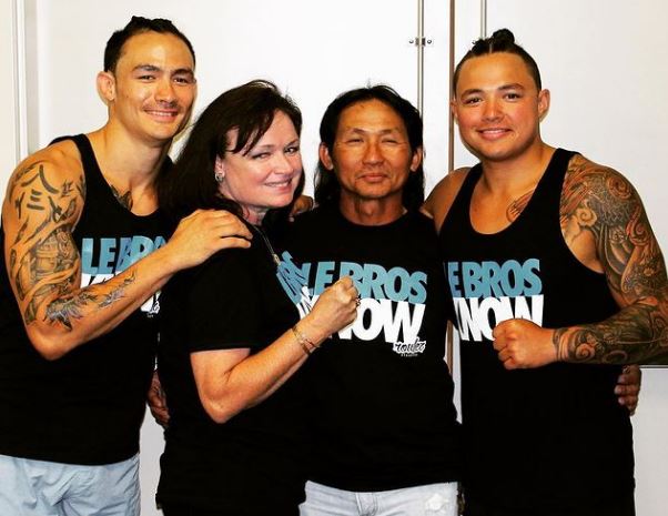 Thanh Le with his family