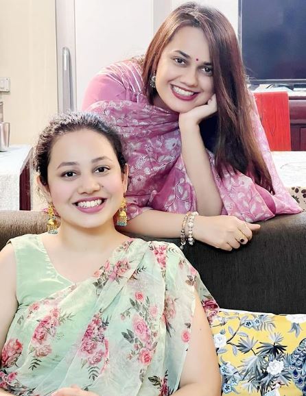 Tina Dabi with her sister