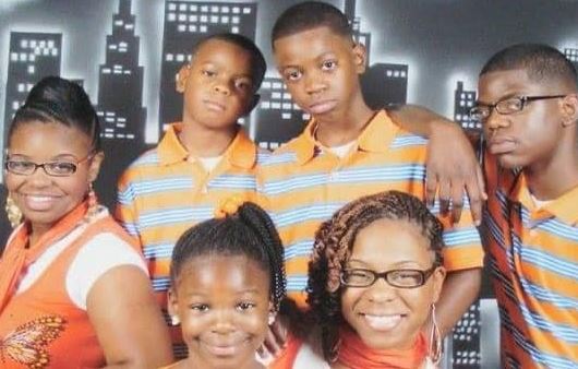 Tyler Allen old image with his mother and siblings