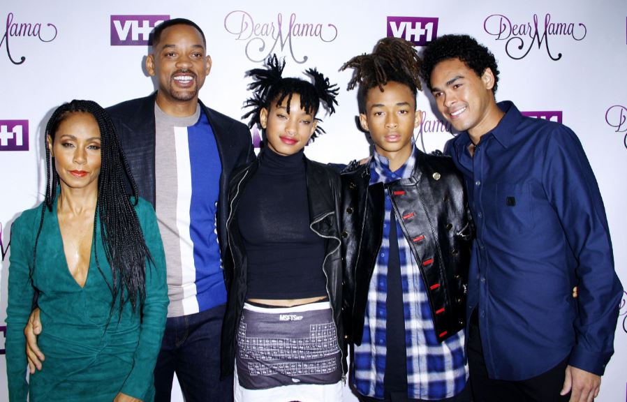 Will Smith with his wife and kids