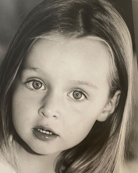 Young Emma Smet