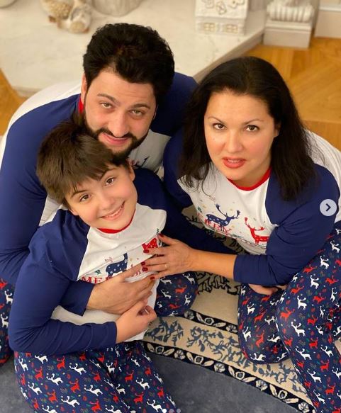 Yusif Eyvazov with his wife Anna Netrebko and son Tiago Netrebko s
