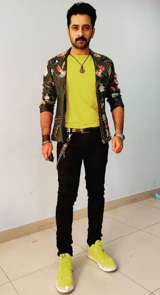 Akshar Kothari height