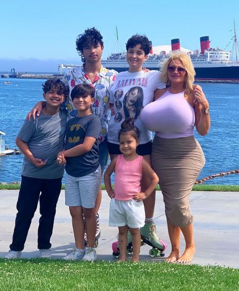 Allegra with her kids