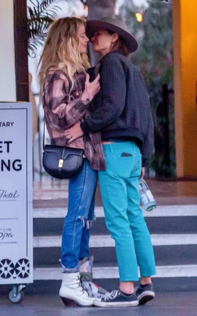 Amber Heard kisses girlfriend Bianca Butti