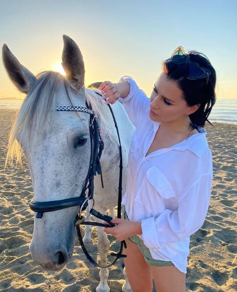 Anna-Maria Sieklucka is an animal lover