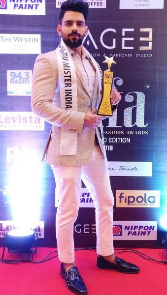Balaji Murugadoss won the award of Best Fashion Model of South India