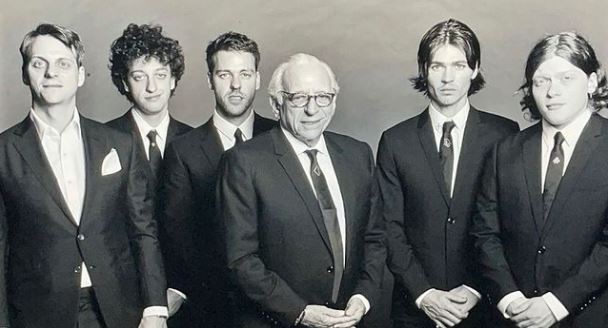Brad with his dad Nelson Peltz and siblings