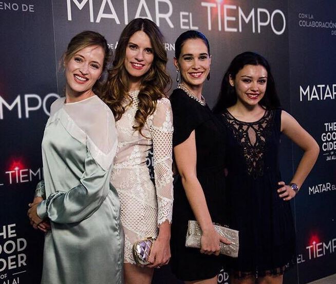 Carla Diaz and her fellow actors